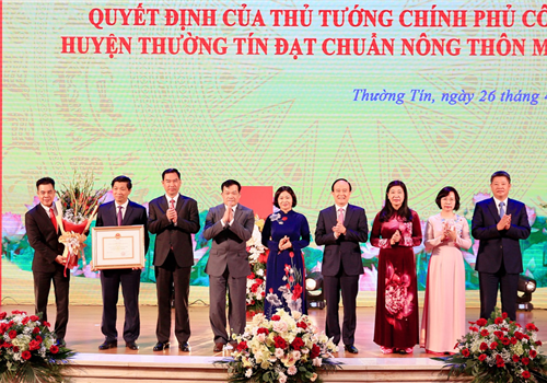 Huyện Thường Tín long trọng tổ chức Lễ công bố và đón nhận Quyết định của Thủ tướng Chính phủ công nhận huyện Thường Tín đạt chuẩn nông thôn mới năm 2020. Dự buổi lễ có các đồng chí: Nguyễn Thị Tuyến, Ủy viên Trung ương Đảng, Phó Bí thư Thường trực Thành ủy Hà Nội, Trưởng ban Chỉ đạo Chương trình số 04-CTr/TU của Thành ủy Hà Nội về "Đẩy mạnh thực hiện hiệu quả Chương trình mục tiêu quốc gia xây dựng nông thôn mới gắn với cơ cấu lại ngành nông nghiệp và phát triển kinh tế nông thôn, nâng cao đời sống vật chất, tinh thần của nông dân giai đoạn 2021-2025" (Chương trình số 04); Nguyễn Ngọc Tuấn, Phó Bí thư Thành ủy, Chủ tịch HĐND thành phố Hà Nội; Nguyễn Lan Hương, Ủy viên Ban Thường vụ Thành ủy, Chủ tịch Ủy ban Mặt trận Tổ quốc Việt Nam thành phố Hà Nội; Bùi Huyền Mai, Ủy viên Ban Thường vụ Thành ủy, Trưởng ban Tuyên giáo Thành ủy Hà Nội, Phó Trưởng ban Chỉ đạo Chương trình số 04...
