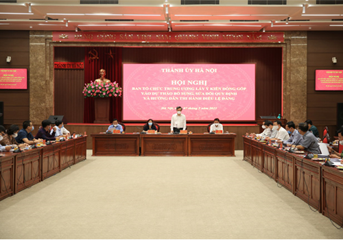 Chiều 7-5, Đoàn công tác của Ban Tổ chức Trung ương do đồng chí Nguyễn Quang Dương, Ủy viên Trung ương Đảng, Phó trưởng ban Tổ chức Trung ương làm Trưởng đoàn đã có buổi khảo sát, đánh giá tại Thành ủy Hà Nội về kết quả thực hiện Quy định số 29 ngày 25-7-2016 của Ban Chấp hành Trung ương về “thi hành Điều lệ Đảng” và Hướng dẫn số 01 ngày 20-9-2016 của Ban Bí thư về “Một số vấn đề cụ thể thi hành Điều lệ Đảng”; lấy ý kiến đóng góp vào dự thảo bổ sung, sửa đổi Quy định và Hướng dẫn thi hành Điều lệ Đảng khóa XIII.