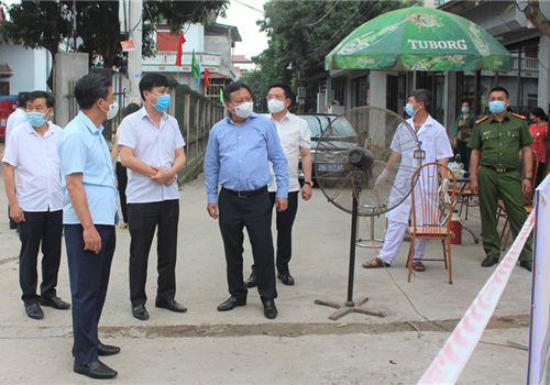 Chiều 8-5, Phó Bí thư Thành ủy Hà Nội Nguyễn Văn Phong đã trực tiếp kiểm tra công tác phòng, chống dịch Covid-19 trên địa bàn huyện Sóc Sơn. Tham gia Đoàn kiểm tra có Phó Chủ tịch UBND thành phố Hà Nội Hà Minh Hải, đại diện lãnh đạo các sở: Y tế, Công Thương…