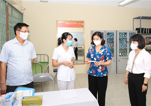 Sáng 1-7, Đoàn kiểm tra số 2 của Ban Thường vụ Thành ủy Hà Nội do Ủy viên Trung ương Đảng, Phó Bí thư Thường trực Thành ủy Nguyễn Thị Tuyến làm Trưởng đoàn đã kiểm tra công tác chuẩn bị kỳ thi tốt nghiệp trung học phổ thông (THPT) quốc gia năm 2021 và công tác phòng, chống dịch Covid-19 trên địa bàn huyện Thanh Trì.