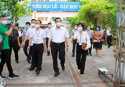 Ngày 1-7, Đoàn kiểm tra số 1 của Ban Thường vụ Thành ủy Hà Nội do Ủy viên Trung ương Đảng, Phó Bí thư Thành ủy, Chủ tịch UBND thành phố Hà Nội Chu Ngọc Anh làm Trưởng đoàn, đã đi kiểm tra công tác phòng, chống dịch Covid-19 gắn với công tác tổ chức kỳ thi tốt nghiệp trung học phổ thông (THPT) quốc gia năm 2021 trên địa bàn quận Đống Đa.