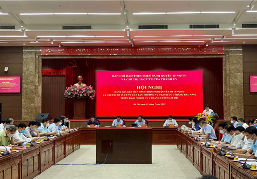 Sáng 1-7, Ban Chỉ đạo thực hiện Nghị quyết 15-NQ/TU và Chỉ thị 15-CT/TU của Thành ủy Hà Nội tổ chức Hội nghị đánh giá kết quả thực hiện nhiệm vụ 6 tháng đầu năm, triển khai nhiệm vụ 6 tháng cuối năm 2021. Chủ trì Hội nghị có các đồng chí: Phó Bí thư Thành ủy Nguyễn Văn Phong, Trưởng ban Chỉ đạo; các Ủy viên Ban Thường vụ Thành ủy, Phó Trưởng ban Chỉ đạo: Trưởng ban Tổ chức Thành ủy Vũ Đức Bảo, Trưởng ban Nội chính Thành ủy Nguyễn Quang Đức, Phó Chủ tịch UBND Thành phố Nguyễn Trọng Đông.