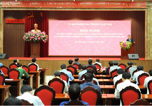 Tiếp tục thực hiện phương châm giám sát phải mở rộng, kiểm tra phải có trọng tâm, trọng điểm, trong đó lấy phòng ngừa, lấy “xây” là chính; kiểm tra, giám sát không chỉ làm rõ ưu điểm, khuyết điểm và xử lý vi phạm, mà còn tham gia phát hiện những nhân tố mới. Đó là nội dung chỉ đạo của đồng chí Đinh Tiến Dũng, Ủy viên Bộ Chính trị, Bí thư Thành ủy Hà Nội tại Hội nghị sơ kết công tác kiểm tra, giám sát 6 tháng đầu năm, triển khai nhiệm vụ trọng tâm 6 tháng cuối năm 2021 vào sáng ngày 13-7.