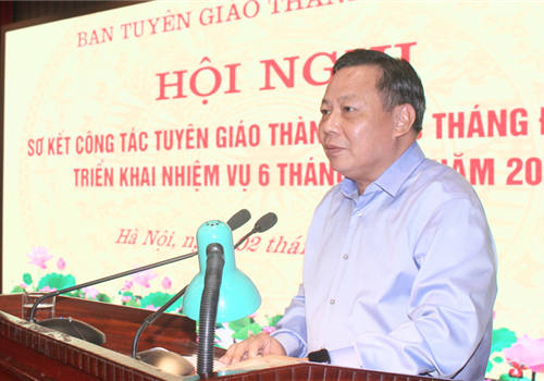 Sáng 2-7, Ban Tuyên giáo Thành ủy Hà Nội tổ chức Hội nghị sơ kết công tác tuyên giáo Thành phố 6 tháng đầu năm, triển khai nhiệm vụ 6 tháng cuối năm 2021. Tham dự Hội nghị về phía Trung ương có Phó Trưởng ban Tuyên giáo Trung ương Phùng Xuân Nhạ cùng đại diện lãnh đạo các cơ quan của Ban Tuyên giáo Trung ương. Về phía thành phố Hà Nội có Phó Bí thư Thành ủy Nguyễn Văn Phong; Ủy viên Ban Thường vụ Thành ủy, Trưởng ban Tuyên giáo Thành ủy Bùi Huyền Mai; Phó Chủ tịch HĐND Thành phố Phạm Quí Tiên; Phó Chủ tịch UBND Thành phố Chử Xuân Dũng cùng đại diện lãnh đạo các cơ quan, đơn vị liên quan của Thành phố.