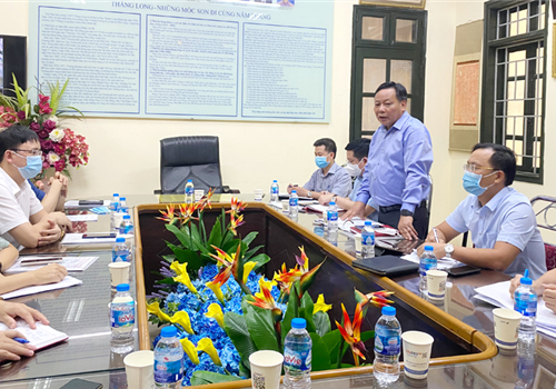 Chiều 2-7, Phó Bí thư Thành ủy Hà Nội Nguyễn Văn Phong dẫn đầu Đoàn kiểm tra số 4 của Ban Thường vụ Thành ủy kiểm tra công tác lãnh đạo, chỉ đạo tổ chức kỳ thi tốt nghiệp trung học phổ thông (THPT) năm 2021 tại quận Hai Bà Trưng.