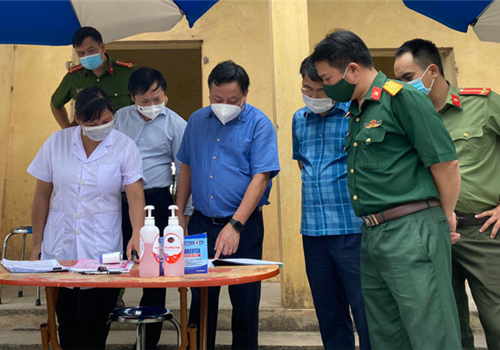 Huyện Phú Xuyên cần nâng mức nguy cơ trong kịch bản phòng, chống dịch Covid-19. Đây là yêu cầu của Phó Bí thư Thành ủy Nguyễn Văn Phong trong buổi kiểm tra công tác lãnh đạo, chỉ đạo phòng, chống dịch Covid-19 tại Huyện.