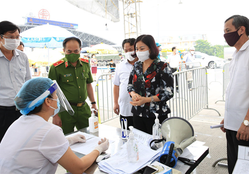 Chiều 22-7, Đoàn kiểm tra số 2 của Ban Thường vụ Thành ủy Hà Nội do Ủy viên Trung ương Đảng, Phó Bí thư Thường trực Thành ủy Nguyễn Thị Tuyến dẫn đầu đã kiểm tra công tác phòng, chống dịch Covid-19 trên địa bàn huyện Thanh Trì.