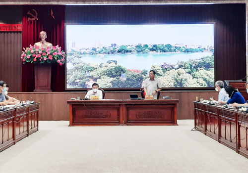 Sáng 23-7, Phó Bí thư Thành ủy Hà Nội Nguyễn Văn Phong, Trưởng ban Chỉ đạo Chương trình 07-CTr/TU của Thành ủy về “Đẩy mạnh phát triển khoa học, công nghệ và đổi mới sáng tạo giai đoạn 2021-2025” (Chương trình 07-CTr/TU) đã chủ trì Hội nghị sơ kết công tác 6 tháng đầu năm, triển khai nhiệm vụ trọng tâm 6 tháng cuối năm 2021 của Ban Chỉ đạo. Cùng dự có Phó Chủ tịch UBND Thành phố, Phó Trưởng ban Thường trực Ban Chỉ đạo Chương trình 07-CTr/TU Chử Xuân Dũng. 