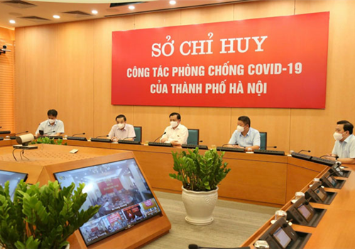 Sáng 25-7, Ủy viên Bộ Chính trị, Bí thư Thành ủy Hà Nội Đinh Tiến Dũng đã tới thăm, kiểm tra Sở Chỉ huy công tác phòng, chống Covid-19 thành phố Hà Nội (trụ sở UBND Thành phố, số 4 phố Lê Lai, quận Hoàn Kiếm) và dự họp trực tuyến với sở chỉ huy các sở, ngành, quận, huyện, thị xã.