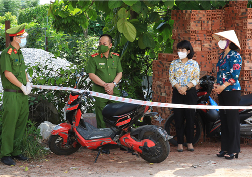 Chiều 31-7, Đoàn kiểm tra số 2 của Ban Thường vụ Thành ủy Hà Nội do Ủy viên Trung ương Đảng, Phó Bí thư Thường trực Thành ủy Nguyễn Thị Tuyến dẫn đầu đã đột xuất kiểm tra công tác phòng, chống dịch Covid-19 trên địa bàn huyện Thanh Trì.