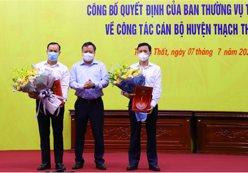 Chiều 7-7, tại trụ sở UBND huyện Thạch Thất, Phó Bí thư Thành ủy Hà Nội Nguyễn Văn Phong đã chủ trì Hội nghị công bố Quyết định và thông báo của Ban Thường vụ Thành ủy về công tác cán bộ tại huyện Thạch Thất.