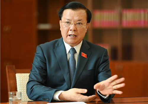 Bí thư Thành ủy Đinh Tiến Dũng yêu cầu các cấp ủy Đảng, nhất là người đứng đầu phát huy cao nhất tinh thần trách nhiệm; thần tốc truy vết, khoanh vùng, dập tắt các ổ dịch mới