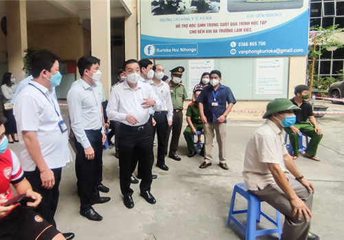 Chiều 13-8, Ủy viên Trung ương Đảng, Phó Bí thư Thành ủy, Chủ tịch UBND thành phố Hà Nội Chu Ngọc Anh, Chỉ huy trưởng phòng, chống Covid-19 Thành phố đã đến kiểm tra thực địa công tác phòng, chống dịch ở quận Đống Đa - địa bàn được đánh giá là nguy cơ cao nhưng đã thực hiện hiệu quả các chỉ đạo của Thành phố để nhanh chóng kiểm soát dịch bệnh.