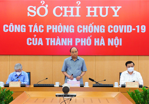 Sáng 13-8, sau khi kiểm tra ở cơ sở và làm việc với lãnh đạo thành phố tại Sở Chỉ huy phòng, chống dịch Covid-19 thành phố Hà Nội, Ủy viên Bộ Chính trị, Chủ tịch nước Nguyễn Xuân Phúc đánh giá, Hà Nội đã có quyết định giãn cách xã hội rất kịp thời, tránh nguy cơ khủng hoảng về y tế và kinh tế - xã hội. Trong thực hiện, Thành phố đã cho thấy sự lãnh đạo, chỉ đạo quyết liệt, thái độ dứt khoát với nhiều biện pháp rất cụ thể, sáng tạo, hiệu quả từ Thành phố đến cơ sở.