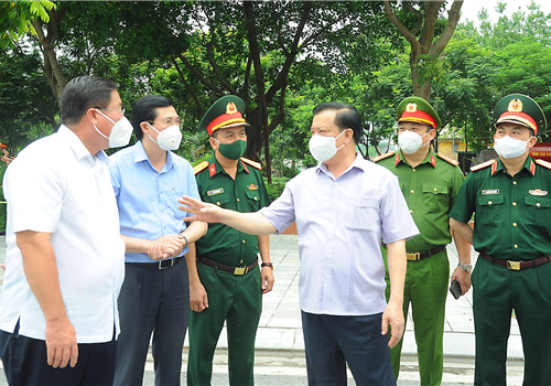 Uỷ viên Bộ Chính trị, Bí thư Thành ủy, Trưởng đoàn đại biểu Quốc hội thành phố Hà Nội Đinh Tiến Dũng cho rằng xét nghiệm diện rộng là biện pháp cấp bách phòng, chống dịch Covid-19 .