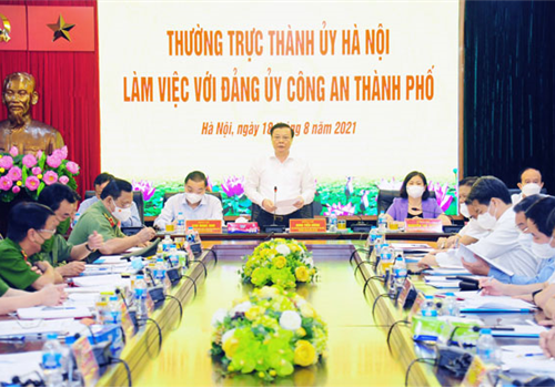 Sáng 18-8, Thường trực Thành ủy Hà Nội làm việc với Đảng ủy Công an thành phố Hà Nội về kết quả thực hiện nhiệm vụ 7 tháng năm 2021, nhiệm vụ trọng tâm thời gian tới và công tác phòng, chống dịch Covid-19. 