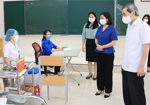 Sáng 19-8, Đoàn kiểm tra số 2 của Ban Thường vụ Thành ủy Hà Nội do Ủy viên Trung ương Đảng, Phó Bí thư Thường trực Thành ủy Nguyễn Thị Tuyến dẫn đầu đã kiểm tra công tác phòng, chống dịch Covid-19 trên địa bàn quận Ba Đình.