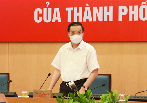 Chiều 2-8, Ủy viên Trung ương Đảng, Phó Bí thư Thành ủy, Chủ tịch UBND thành phố Hà Nội Chu Ngọc Anh - Chỉ huy trưởng Sở Chỉ huy phòng, chống Covid-19 Thành phố đã chủ trì họp trực tuyến giữa Sở Chỉ huy Thành phố với Sở chỉ huy các sở, ngành, quận, huyện, thị xã.