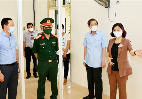 Chiều 4-8, Đoàn kiểm tra số 2 của Ban Thường vụ Thành ủy Hà Nội do Ủy viên Trung ương Đảng, Phó Bí thư Thường trực Thành ủy Nguyễn Thị Tuyến dẫn đầu đã kiểm tra công tác phòng, chống dịch Covid-19 trên địa bàn quận Ba Đình.