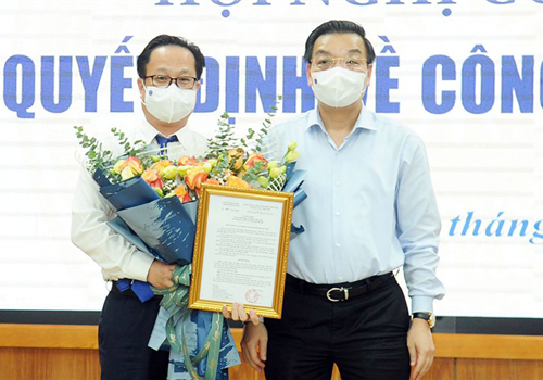 Sáng 6-8, UBND thành phố Hà Nội tổ chức Lễ công bố các Quyết định về công tác cán bộ. Ủy viên Trung ương Đảng, Phó Bí thư Thành ủy, Chủ tịch UBND thành phố Chu Ngọc Anh dự và trao các Quyết định.