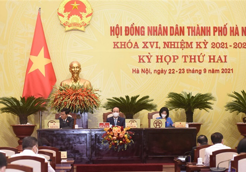 Sáng 23-9, HĐND thành phố Hà Nội tiếp tục ngày làm việc thứ 2, để xem xét, quyết định các nội dung theo chương trình kỳ họp và bế mạc kỳ họp. Kỳ họp được tổ chức hình thức trực tiếp tại Hội trường HĐND - UBND Thành phố. Dự kỳ họp có các đồng chí: Ủy viên Trung ương Đảng, Phó Bí thư Thường trực Thành ủy Nguyễn Thị Tuyến; Ủy viên Trung ương Đảng, Phó Bí thư Thành ủy, Chủ tịch UBND Thành phố Chu Ngọc Anh; Phó Bí thư Thành ủy, Chủ tịch HĐND Thành phố Nguyễn Ngọc Tuấn; các đồng chí Ủy viên Ban Thường vụ Thành ủy; Thường trực HĐND, UBND Thành phố…