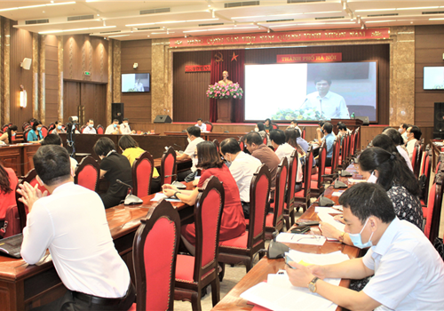 Sáng 29-9, Ban Tuyên giáo Trung ương tổ chức Hội nghị trực tuyến báo cáo viên Trung ương tháng 10-2021. Phó Trưởng ban Tuyên giáo Trung ương Phan Xuân Thủy chủ trì Hội nghị tại điểm cầu Trung ương và được truyền hình trực tuyến tới 1.782 điểm cầu trong cả nước với hơn 43 nghìn đại biểu tham dự. Dự Hội nghị trực tuyến tại điểm cầu thành phố Hà Nội có Phó Bí thư Thành ủy Hà Nội Nguyễn Văn Phong; Ủy viên Ban Thường vụ Thành ủy, Trưởng ban Tuyên giáo Thành ủy Bùi Huyền Mai. 

