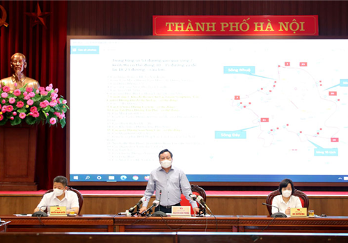 Đồng chí Nguyễn Văn Phong, Phó Bí thư Thành ủy, Phó chỉ huy trưởng Thường trực Sở Chỉ huy công tác phòng, chống dịch Covid-19 thành phố Hà Nội chủ trì họp báo thông tin về công tác phòng, chống dịch Covid-19 trên địa bàn Thành phố.