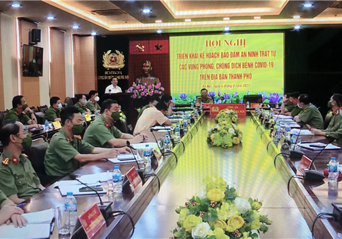 Uỷ viên Trung ương Đảng, Phó Bí thư Thành uỷ, Chủ tịch UBND Thành phố Chu Ngọc Anh chỉ đạo tại Hội nghị trực tuyến với các quận, huyện, sở, ngành để triển khai kế hoạch bảo đảm An ninh trật tự các vùng phòng, chống dịch bệnh Covid-19.