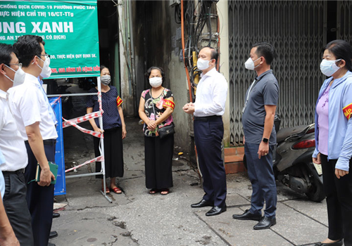 Chiều 8-9, Đoàn kiểm tra của Thành phố do Phó Bí thư Thành ủy, Chủ tịch HĐND thành phố Hà Nội Nguyễn Ngọc Tuấn làm Trưởng đoàn đã kiểm tra công tác phòng, chống dịch Covid-19 và triển khai các chính sách của Trung ương và Thành phố về hỗ trợ các đối tượng ảnh hưởng bởi dịch bệnh trên địa bàn quận Hoàn Kiếm. 