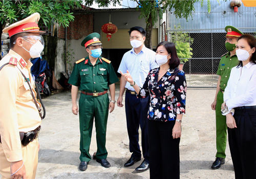 Chiều 9-9, Ủy viên Trung ương Đảng, Phó Bí thư Thường trực Thành ủy Hà Nội Nguyễn Thị Tuyến đã kiểm tra công tác phòng, chống dịch Covid-19 trên địa bàn quận Hà Đông. Cùng đi có Ủy viên Ban Thường vụ Thành ủy, Phó Chủ tịch Thường trực UBND thành phố Hà Nội Lê Hồng Sơn.
