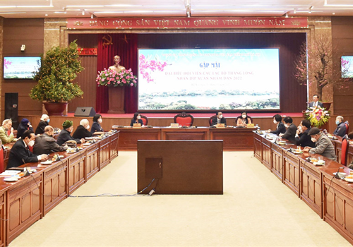 Chiều 13-1-2022, Thành ủy, HĐND, UBND và Ủy ban Mặt trận Tổ quốc Việt Nam thành phố Hà Nội tổ chức cuộc gặp mặt đại biểu hội viên Câu lạc bộ Thăng Long nhân dịp đón Tết Nguyên đán Nhâm Dần 2022. hủ trì buổi gặp mặt có: Ủy viên Bộ Chính trị, Bí thư Thành ủy, Trưởng đoàn đại biểu Quốc hội Thành phố Đinh Tiến Dũng; Ủy viên Trung ương Đảng, Phó Bí thư Thường trực Thành ủy Nguyễn Thị Tuyến; Ủy viên Trung ương Đảng, Phó Bí thư Thành ủy, Chủ tịch UBND Thành phố Chu Ngọc Anh; Ủy viên Ban Thường vụ Thành ủy, Chủ tịch Ủy ban Mặt trận Tổ quốc Việt Nam Thành phố Nguyễn Lan Hương.
