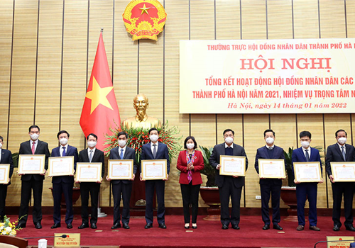 Sáng 14-1, Thường trực HĐND thành phố Hà Nội tổ chức Hội nghị tổng kết hoạt động của HĐND các cấp Thành phố năm 2021, triển khai nhiệm vụ trọng tâm năm 2022. Dự tại điểm cầu Thành phố có các đồng chí: Ủy viên Trung ương Đảng, Phó Bí thư Thường trực Thành ủy Nguyễn Thị Tuyến; Phó Bí thư Thành ủy, Chủ tịch HĐND Thành phố Nguyễn Ngọc Tuấn.
