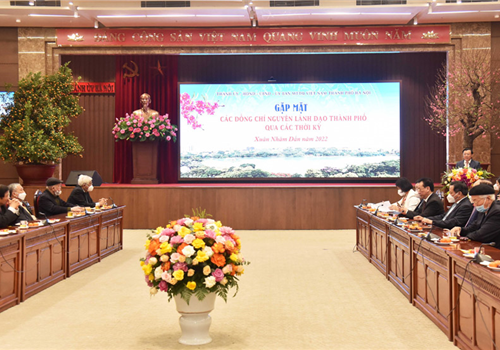 Sáng 16-1, nhân dịp đón Tết Nguyên đán Nhâm Dần 2022, Thành ủy, HĐND, UBND và Ủy ban Mặt trận Tổ quốc Việt Nam thành phố Hà Nội tổ chức gặp mặt các đồng chí nguyên lãnh đạo Thành phố qua các thời kỳ.