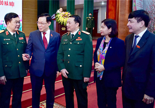 Ngày 27-1, Ủy viên Bộ Chính trị, Chủ tịch Quốc hội Vương Đình Huệ đã đến thăm, làm việc và chúc Tết Bộ Tư lệnh Thủ đô Hà Nội. Cùng đi có các Ủy viên Trung ương Đảng: Tổng Thư ký Quốc hội - Chủ nhiệm Văn phòng Quốc hội Bùi Văn Cường, Chủ nhiệm Ủy ban Quốc phòng và An ninh Lê Tấn Tới, Thượng tướng Hoàng Xuân Chiến - Thứ trưởng Bộ Quốc phòng. Về phía thành phố Hà Nội có: Ủy viên Trung ương Đảng, Phó Bí thư Thường trực Thành ủy Nguyễn Thị Tuyến; Phó Bí thư Thành ủy, Chủ tịch HĐND thành phố Nguyễn Ngọc Tuấn; các Ủy viên Ban Thường vụ Thành ủy: Trưởng ban Tuyên giáo Thành ủy Bùi Huyền Mai, Phó Chủ tịch Thường trực UBND thành phố Lê Hồng Sơn, Thiếu tướng Nguyễn Quốc Duyệt - Tư lệnh Bộ Tư lệnh Thủ đô Hà Nội; Phó trưởng đoàn chuyên trách Đoàn đại biểu Quốc hội thành phố Hà Nội Phạm Thị Thanh Mai…