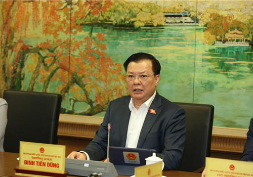 Chiều 4-1, tiếp tục Kỳ họp bất thường lần thứ nhất, các đại biểu Quốc hội khóa XV đã thảo luận ở tổ về Dự thảo Nghị quyết của Quốc hội về chính sách tài khóa, tiền tệ để hỗ trợ Chương trình phục hồi và phát triển kinh tế - xã hội. Tại Đoàn đại biểu Quốc hội thành phố Hà Nội, các đại biểu đều tán hành việc cần thiết ban hành Nghị quyết, gói hỗ trợ và triển khai trong 2 năm, đồng thời góp ý để hoàn thiện các chính sách cụ thể.