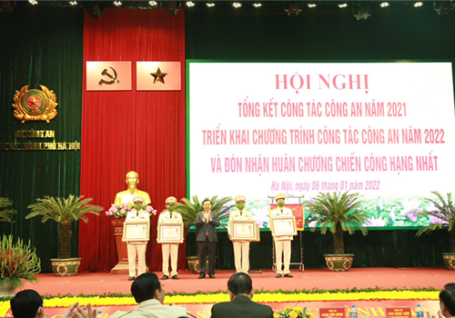 Sáng 6-1, Công an thành phố Hà Nội tổ chức Hội nghị tổng kết công tác công an và phong trào thi đua Vì an ninh Tổ quốc năm 2021; triển khai Chương trình công tác và phát động thi đua năm 2022. Dự và chỉ đạo Hội nghị có Đại tướng Tô Lâm, Ủy viên Bộ Chính trị, Bí thư Đảng ủy Công an Trung ương, Bộ trưởng Bộ Công an và đồng chí Đinh Tiến Dũng, Ủy viên Bộ Chính trị, Bí thư Thành ủy, Trưởng đoàn đại biểu Quốc hội thành phố Hà Nội. Tới dự còn có Ủy viên Trung ương Đảng, Phó Bí thư Thành ủy, Chủ tịch UBND thành phố Hà Nội Chu Ngọc Anh.