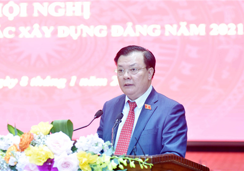 Kết luận Hội nghị tổng kết công tác xây dựng Đảng năm 2021 và triển khai nhiệm vụ năm 2022 do Thành ủy Hà Nội tổ chức sáng 8-1-2022, đồng chí Đinh Tiến Dũng, Ủy viên Bộ Chính trị, Bí thư Thành ủy, Trưởng đoàn đại biểu Quốc hội thành phố Hà Nội nhấn mạnh, nhiệm vụ thời gian tới rất nặng nề, đòi hỏi các cấp, các ngành phải nỗ lực nhiều, quyết tâm cao, hành động phải quyết liệt để thực hiện thắng lợi các mục tiêu, nhiệm vụ chính trị đã đề ra. Bắt tay ngay vào công việc, tạo khí thế phấn khởi, hăng say ngay từ ngày đầu, tháng đầu năm mới.