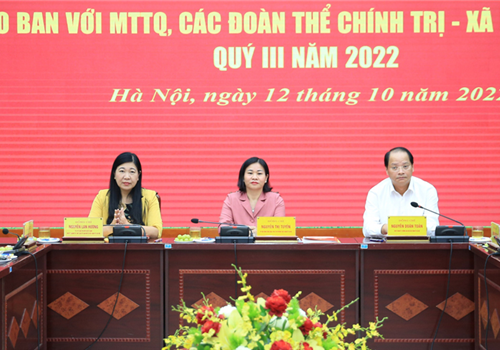 Chiều 12-10, Thành ủy Hà Nội tổ chức Hội nghị giao ban của Thường trực Thành ủy với Ủy ban Mặt trận Tổ quốc Việt Nam thành phố, các tổ chức chính trị - xã hội thành phố quý II-2022. Đồng chí Nguyễn Thị Tuyến, Ủy viên Trung ương Đảng, Phó Bí thư Thường trực Thành ủy Hà Nội chủ trì hội nghị.