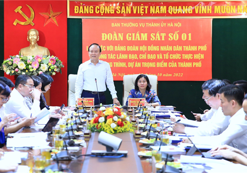 Chiều 17-10, Đoàn giám sát số 01 của Ban Thường vụ Thành ủy Hà Nội do đồng chí Nguyễn Thị Tuyến, Ủy viên Trung ương Đảng, Phó Bí thư Thường trực Thành ủy Hà Nội làm Trưởng đoàn đã làm việc với Đảng đoàn HĐND thành phố về công tác lãnh đạo, chỉ đạo và tổ chức thực hiện các công trình, dự án trọng điểm của thành phố.