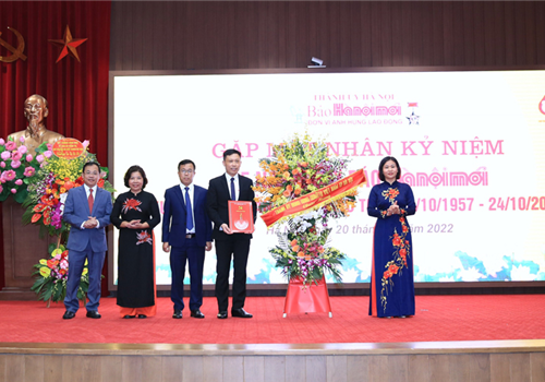 Chiều 20-10, tại trụ sở Thành ủy Hà Nội, Báo Hànộimới trang trọng tổ chức buổi gặp mặt nhân kỷ niệm 65 năm Ngày xuất bản số hằng ngày đầu tiên (24/10/1957 - 24/10/2022). Đây là cột mốc đánh dấu quá trình phấn đấu và trưởng thành của cơ quan của Thành ủy Hà Nội, tiếng nói của Đảng bộ, chính quyền và nhân dân Thủ đô, tờ báo vinh dự được Bác Hồ hai lần đặt tên.