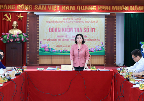 Thực hiện kế hoạch kiểm tra của Ban Chỉ đạo xây dựng và thực hiện Quy chế dân chủ ở cơ sở thành phố Hà Nội, sáng 25-10, đồng chí Nguyễn Thị Tuyến, Ủy viên Trung ương Đảng, Phó Bí thư Thường trực Thành ủy, Trưởng đoàn kiểm tra số 1 của thành phố chủ trì cuộc kiểm tra việc thực hiện Quy chế dân chủ tại Sở Thông tin và Truyền Thông Hà Nội.