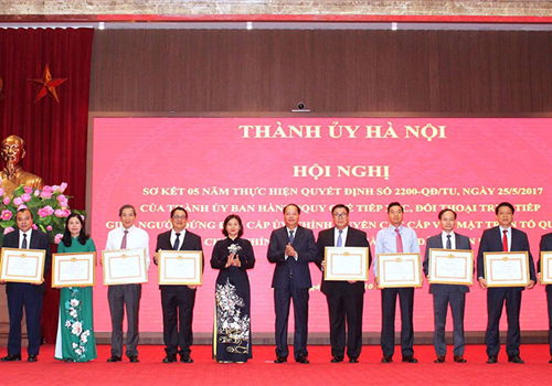 Sáng 28-10, Thành ủy Hà Nội tổ chức hội nghị sơ kết 5 năm thực hiện Quyết định số 2200-QĐ/TU, ngày 25-5-2017 của Thành ủy về “Quy chế tiếp xúc, đối thoại trực tiếp giữa người đứng đầu cấp ủy, chính quyền các cấp với Mặt trận Tổ quốc, các tổ chức chính trị - xã hội và nhân dân trên địa bàn thành phố Hà Nội”.