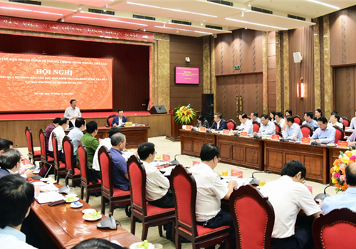 Đoàn kiểm tra số 1 của Ban Chỉ đạo Trung ương về Phòng, chống tham nhũng, tiêu cực do đồng chí Phan Đình Trạc, Ủy viên Bộ Chính trị, Bí thư Trung ương Đảng, Trưởng Ban Nội chính Trung ương, Phó Trưởng ban Thường trực Ban Chỉ đạo làm Trưởng đoàn làm việc với Ban Thường vụ Thành ủy Hà Nội để thông báo kết quả kiểm tra công tác lãnh đạo, chỉ đạo, tổ chức thực hiện việc phát hiện, chuyển giao, tiếp nhận, giải quyết tố giác, tin báo về tội phạm, kiến nghị khởi tố các vụ việc có dấu hiệu tội phạm về tham nhũng, kinh tế, tiêu cực; việc lãnh đạo, chỉ đạo và tổ chức thực hiện công tác giám định tư pháp và định giá tài sản trong vụ việc, vụ án có dấu hiệu tội phạm về tham nhũng, kinh tế, tiêu cực tại thành phố Hà Nội.