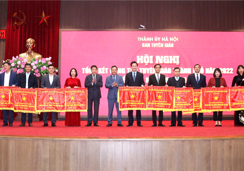 Chiều 27-12, Ban Tuyên giáo Thành ủy tổ chức Hội nghị tổng kết công tác tuyên giáo năm 2022 và triển khai nhiệm vụ năm 2023. Phó Bí thư Thành ủy Nguyễn Văn Phong dự và chỉ đạo hội nghị.