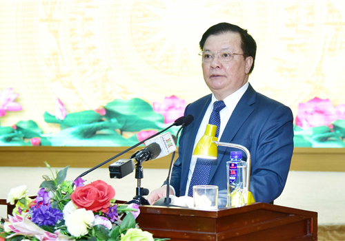 Sáng 16-2, ngay sau khi tham dự Lễ giao nhận quân huyện Đông Anh năm 2022, đồng chí Đinh Tiến Dũng, Ủy viên Bộ Chính trị, Bí thư Thành ủy, Trưởng đoàn đại biểu Quốc hội thành phố Hà Nội đã có buổi làm việc với Ban Thường vụ Huyện ủy Đông Anh về tình hình thực hiện các nhiệm vụ chính trị trên địa bàn. Tham dự có đại diện Văn phòng Thành ủy và một số sở, ban, ngành Thành phố.