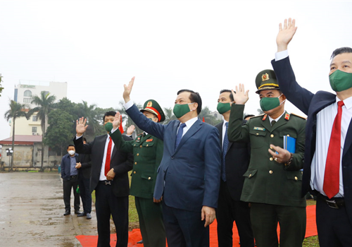 Hôm nay, 16-2 (tức ngày 16 tháng Giêng năm Nhâm Dần 2022), hơn 4.300 công dân Hà Nội lên đường nhập ngũ thực hiện nghĩa vụ quân sự và nghĩa vụ Công an nhân dân. Đồng chí Đinh Tiến Dũng, Ủy viên Bộ Chính trị, Bí thư Thành ủy, Trưởng đoàn đại biểu Quốc hội Thành phố, Bí thư Đảng ủy Bộ Tư lệnh Thủ đô đã về dự Lễ giao nhận quân và động viên các tân binh huyện Đông Anh lên đường nhập ngũ.

