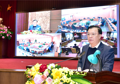 Chiều 24-2, phát biểu kết luận Hội nghị lần thứ bảy, Ban Chấp hành Đảng bộ thành phố Hà Nội khóa XVII, Ủy viên Bộ Chính trị, Bí thư Thành ủy, Trưởng đoàn đại biểu Quốc hội thành phố Hà Nội Đinh Tiến Dũng đã chỉ đạo nhiều nội dung quan trọng để hoàn thiện các báo cáo trình Bộ Chính trị và các cơ quan trung ương. Đồng chí cũng lưu ý một số nhiệm vụ trọng tâm phải tập trung thực hiện thời gian tới để bảo đảm công tác phòng, chống dịch Covid-19 và sự phát triển của Thủ đô.