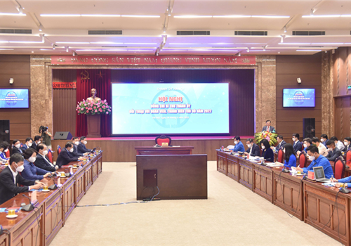 Chiều 16-3, đồng chí Đinh Tiến Dũng, Ủy viên Bộ Chính trị, Bí thư Thành ủy, Trưởng đoàn đại biểu Quốc hội thành phố Hà Nội đã đối thoại với đại biểu đoàn viên, thanh niên Thủ đô. Theo Bí thư Thành đoàn Hà Nội, để chuẩn bị cho Hội nghị đối thoại lần này, Thành đoàn đã tổng hợp ý kiến, kiến nghị, đề xuất của đoàn viên, thanh niên của 106 cơ sở Đoàn trực thuộc, từ đó tổng hợp, lựa chọn 10 câu hỏi thuộc 4 nhóm vấn đề trên các lĩnh vực.