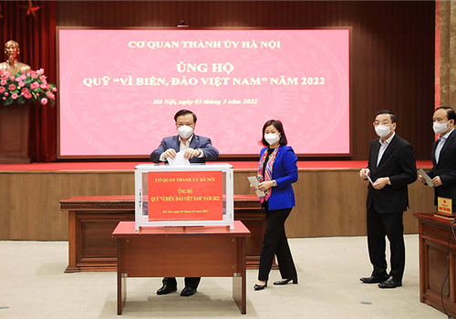 Sáng 3-3, hưởng ứng Lời kêu gọi của Ủy ban Mặt trận Tổ quốc Việt Nam thành phố Hà Nội, cơ quan Thành ủy Hà Nội đã tổ chức phát động quyên góp ủng hộ Quỹ "Vì biển, đảo Việt Nam" năm 2022.