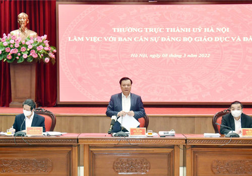 Sáng 8-3, tại trụ sở Thành ủy Hà Nội, Thường trực Thành ủy Hà Nội có buổi làm việc với Ban Cán sự Đảng Bộ Giáo dục và Đào tạo về lộ trình cho học sinh trở lại học trực tiếp tại trường và tình hình công tác giáo dục, đào tạo của thành phố Hà Nội năm 2022, những năm tiếp theo.